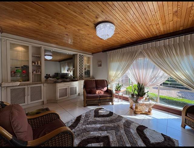 6 BEDROOM HOUSE FOR SALE IN MEYERTON EXT 6